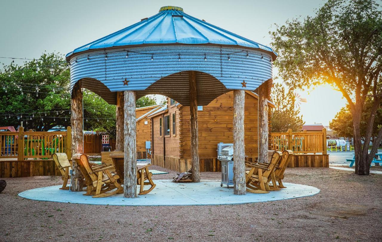 The Big Texan - Cabins And Wagons Amarillo Buitenkant foto