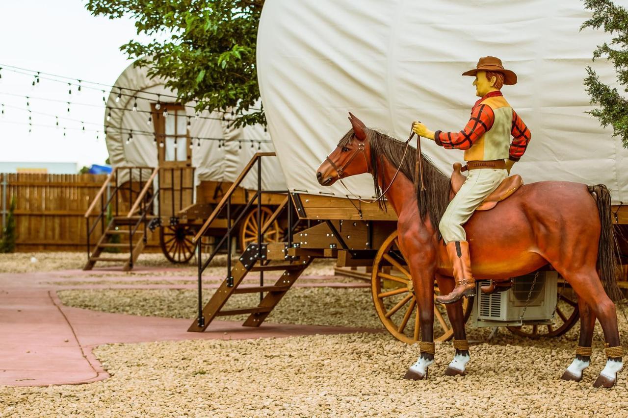 The Big Texan - Cabins And Wagons Amarillo Buitenkant foto