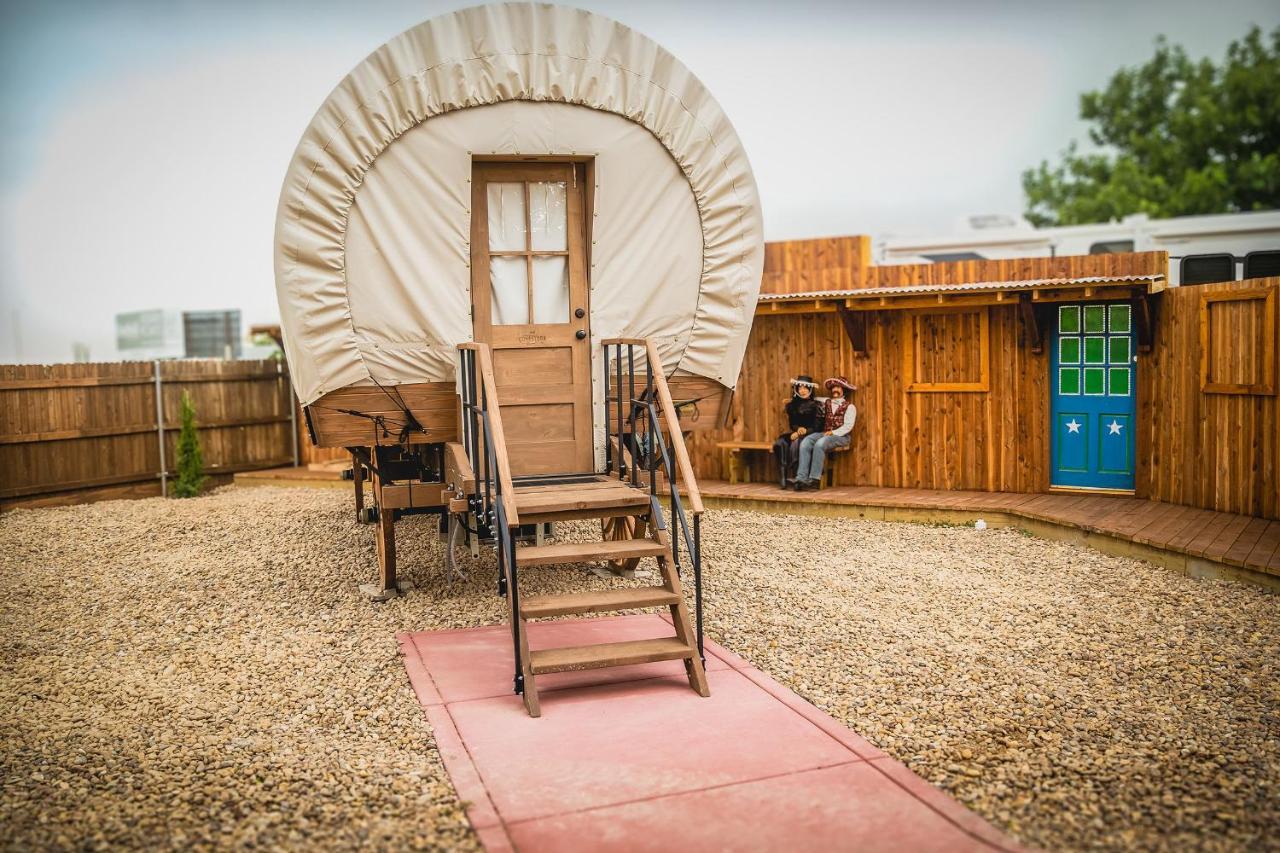 The Big Texan - Cabins And Wagons Amarillo Buitenkant foto
