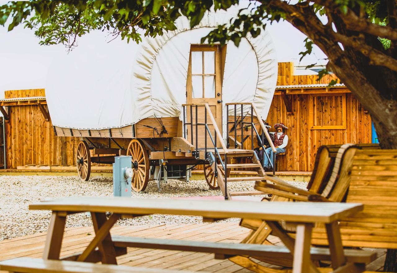 The Big Texan - Cabins And Wagons Amarillo Buitenkant foto
